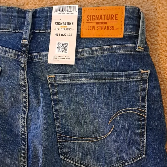 Womens NEW SIGNATURE LEVI SHAPING JEANS. 4. (WAIST 27) - Picture 2 of 15